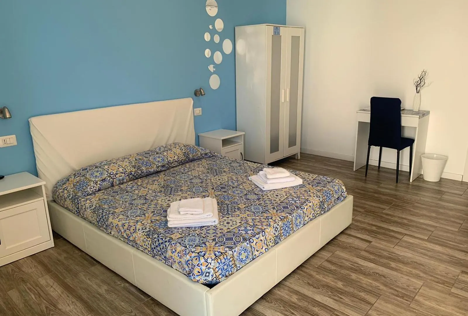 Borgomarino'S Room Cefalu 0*,  Italy