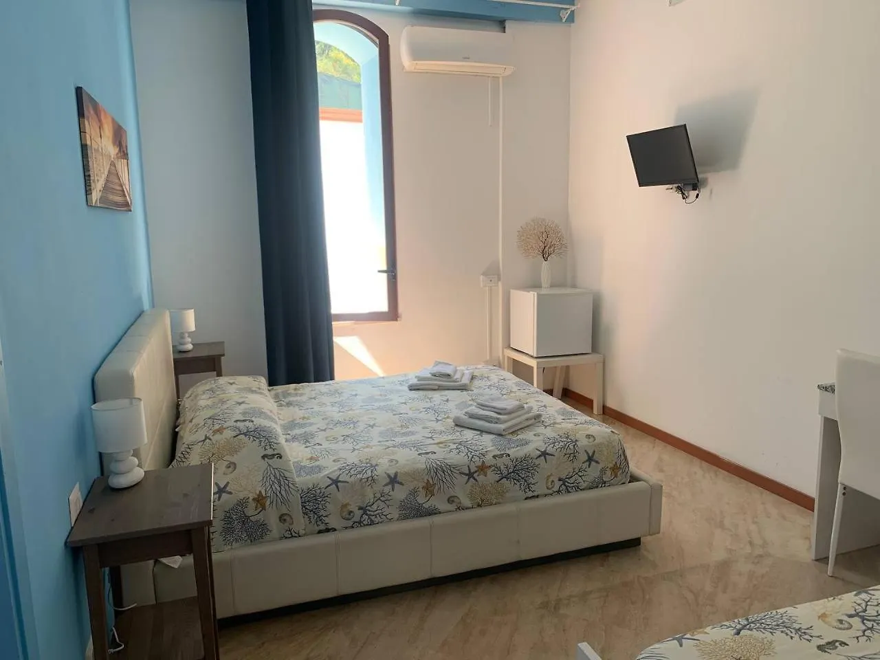 Borgomarino'S Room Cefalu Bed & Breakfast